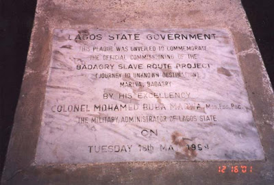 Une plaque de mise en service officiellement le Badagry Route de l'esclave ProjectMay 18, 1999