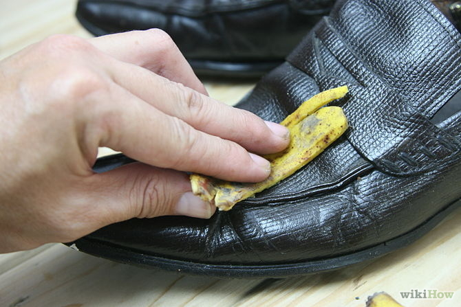 Etape 1 Utiliser les bananes nettoyer chaussure -Use-Banana-Peels-Step-1