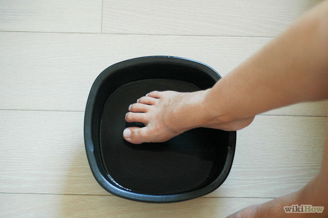 Lavez vos pieds dans cette 3 - 4 fois par semaine-Make-a-Natural-Foot-Odor-Remedy-Step-2