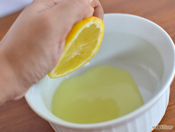 Mélanger le jus de citron et le climatiseur dans un petit bol-Use-Lemon-Juice-to-Lighten-Hair-Step-6-Version-2