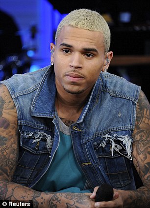 chris brown blond hairstyle